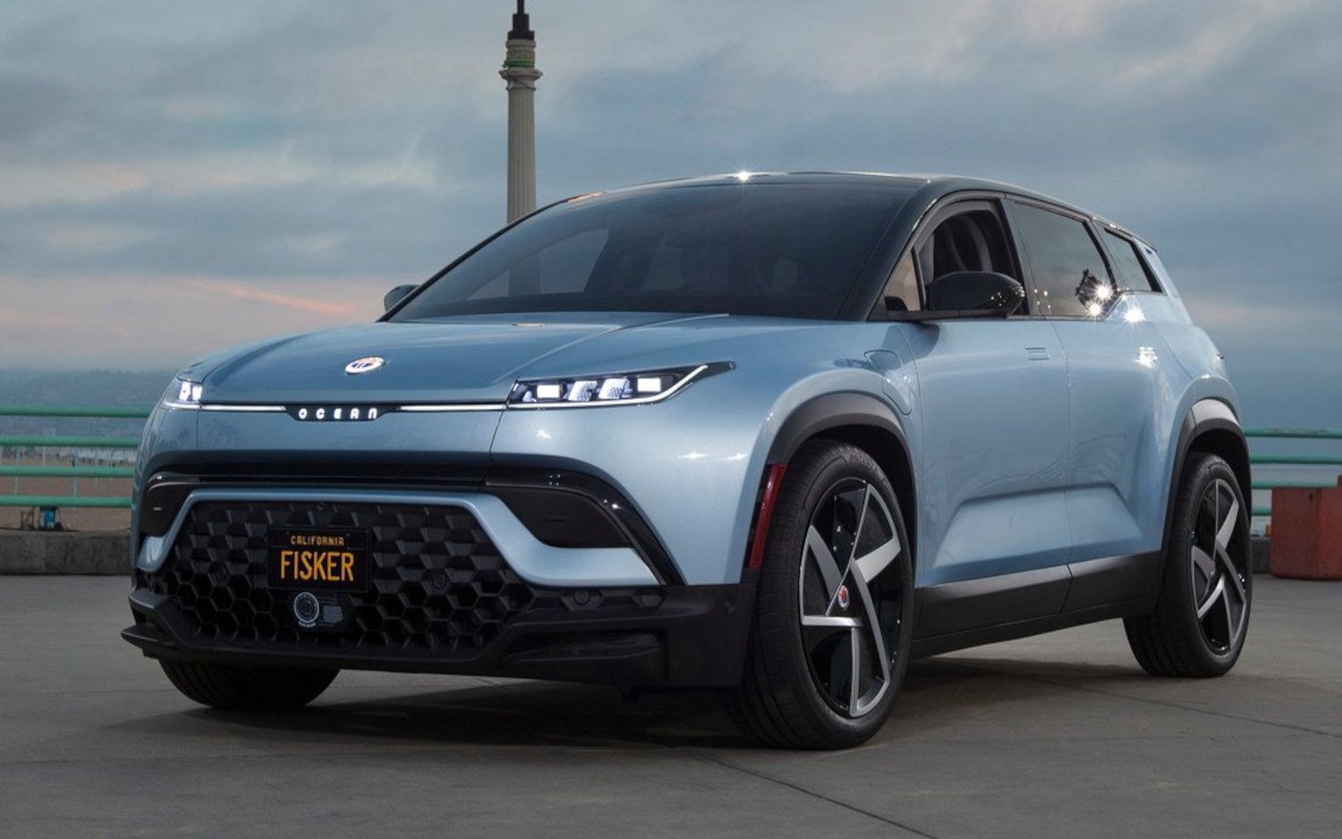 fisker-ocean-extreme-2023-suv-drive